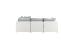 Amazon kulmasohva sohvapöydällä