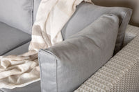 Amazon kulmasohva sohvapöydällä