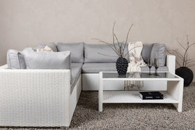 Amazon kulmasohva sohvapöydällä