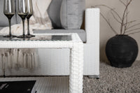 Amazon kulmasohva sohvapöydällä