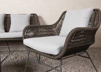 DAVAO-sohvasetti sohvapöydällä