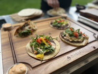 Leikkuulauta dippikulhoilla