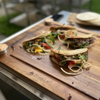 Leikkuulauta dippikulhoilla