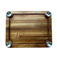 Leikkuulauta dippikulhoilla