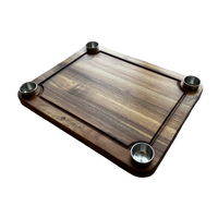 Leikkuulauta dippikulhoilla