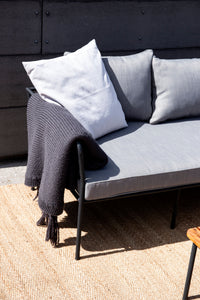 PENH kulmasohvaryhmä sohvapöydällä