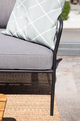 PENH kulmasohvaryhmä sohvapöydällä