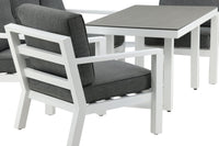 Barcelona-sohvasetti sohvapöydällä