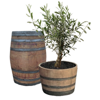 Viinitynnyri ja puolikas viinitynnyri settinä