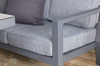 Barcelona-sohvasetti sohvapöydällä