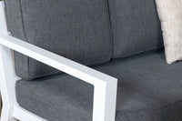 Barcelona-sohvasetti sohvapöydällä