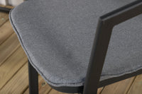 Kulutuskestävä ruokatuoli pehmusteella - musta / harmaa / alumiini