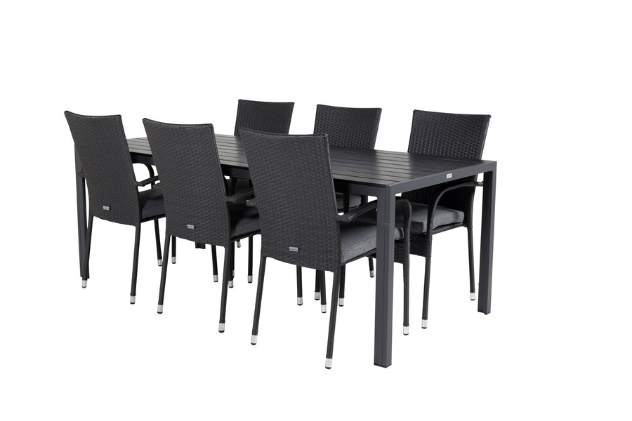 Ruokailuryhmä Break Anna-tuolien kanssa 