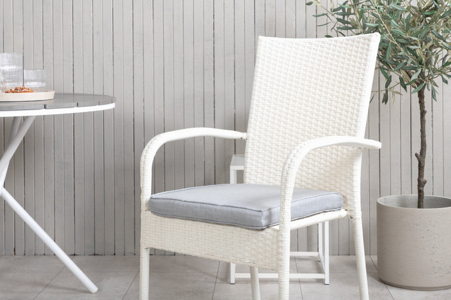 Ruokaryhmä Parma Anna-tuoleilla