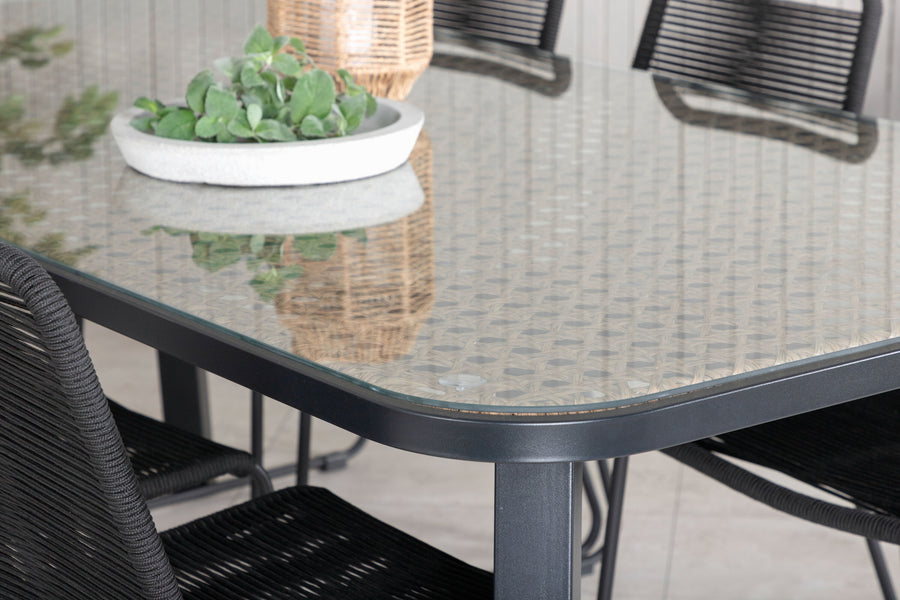 Matgrupp Paola med stolarna Lindos