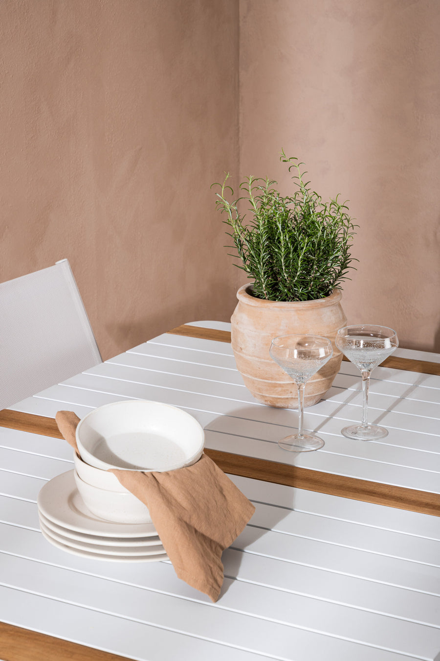 Ruokapöytä Togo ja tuolit Santorini 