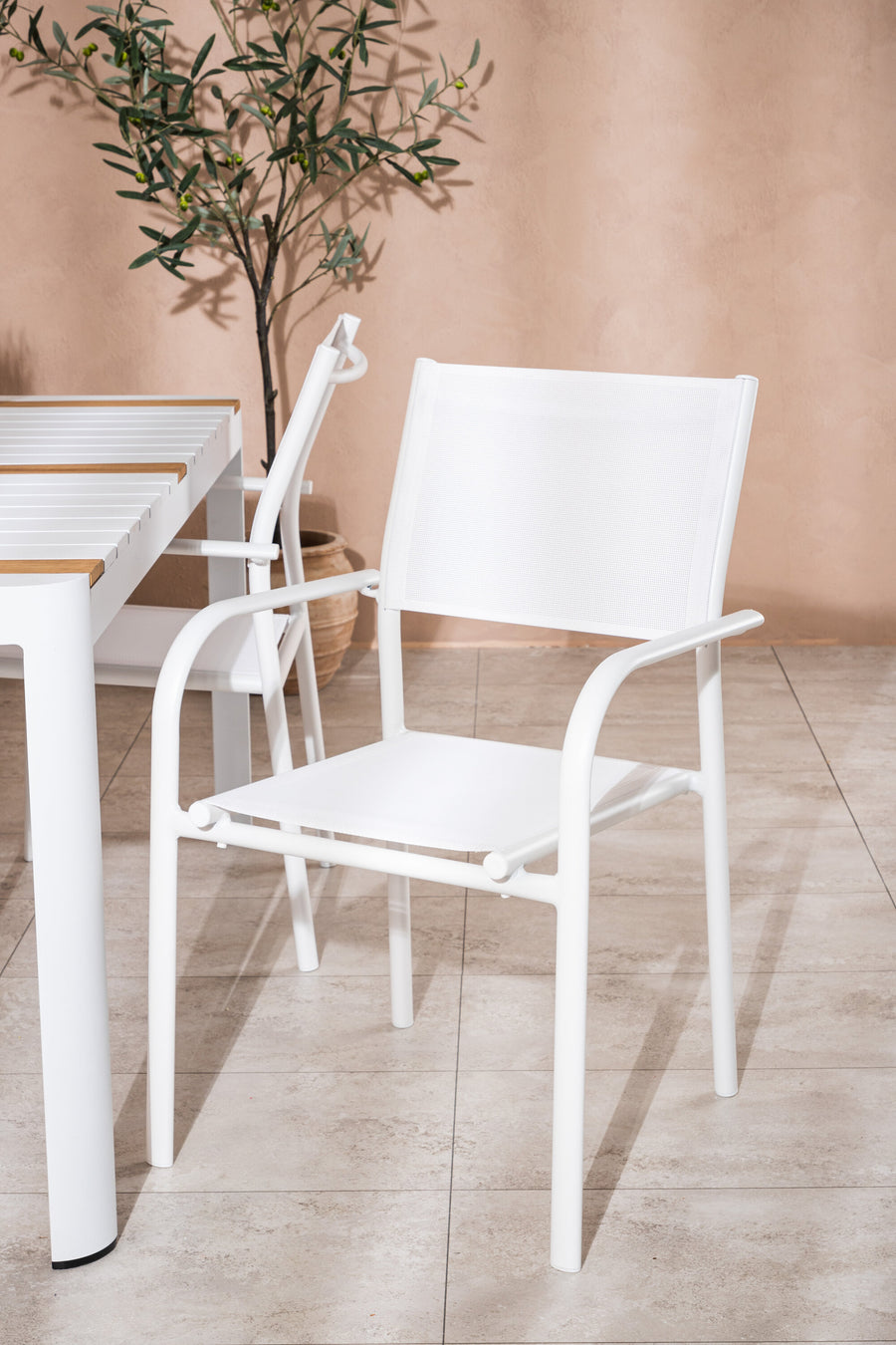 Ruokapöytä Togo ja tuolit Santorini 