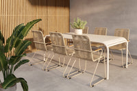 Borneo ruokailuryhmä Bois-tuoleilla 