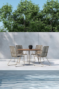 San Vito -ruokaryhmä Bois-tuoleilla 